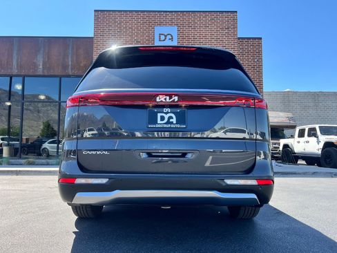 Used 2024 Kia Carnival SX Prestige FWD image 5