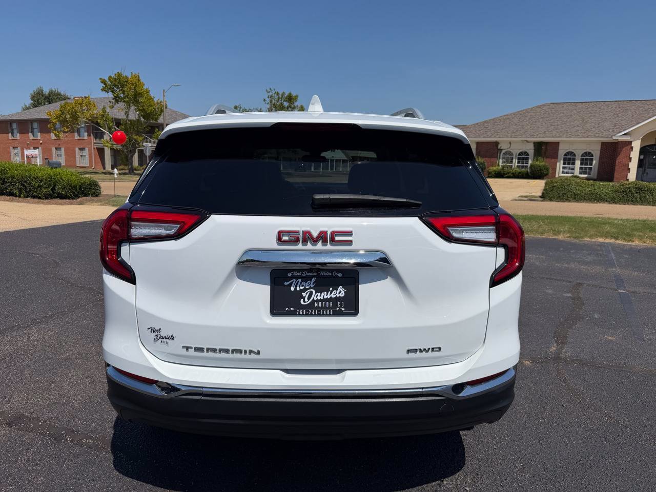 Used 2023 GMC Terrain SLT AWD/4WD image 5