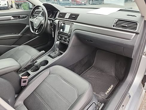 Used 2018 Volkswagen Passat 2.0T R-Line FWD image 29