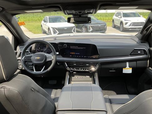 New 2025 Chevrolet Suburban Premier w/ Sun And Tow Package image 18