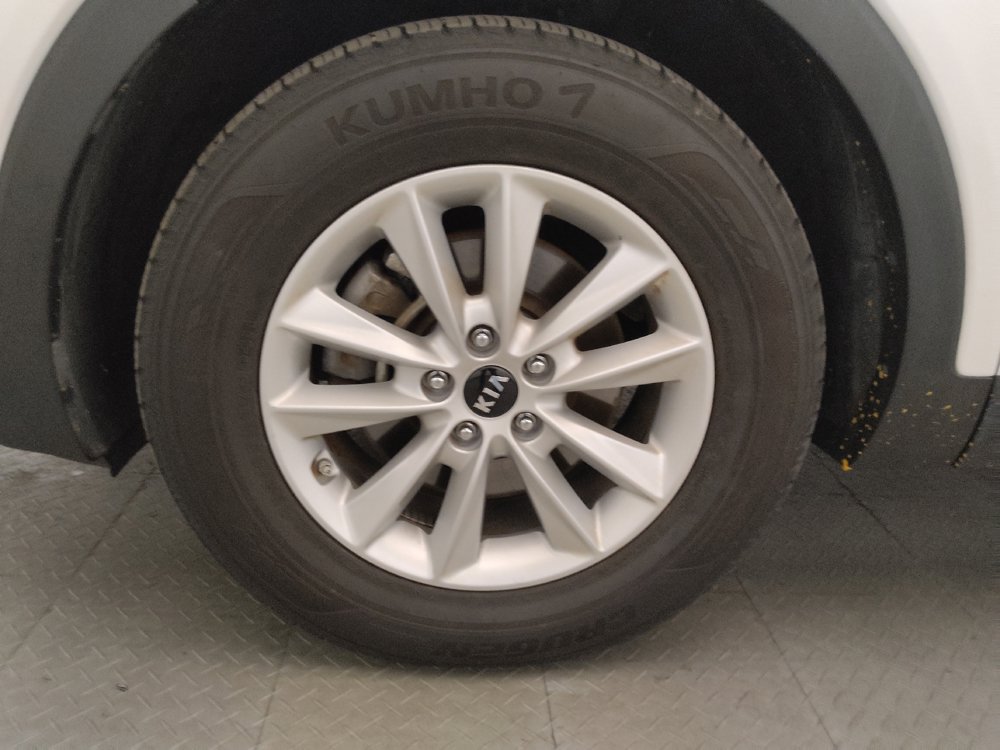 Used 2019 Kia Sorento AWD V6 image 31