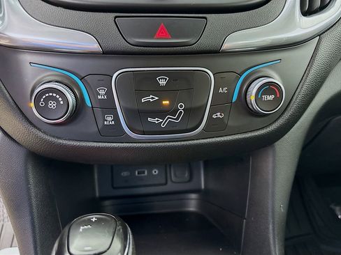 Used 2020 Chevrolet Equinox LT FWD image 16