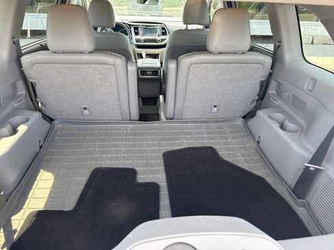 Used 2019 Toyota Highlander Limited AWD/4WD image 9