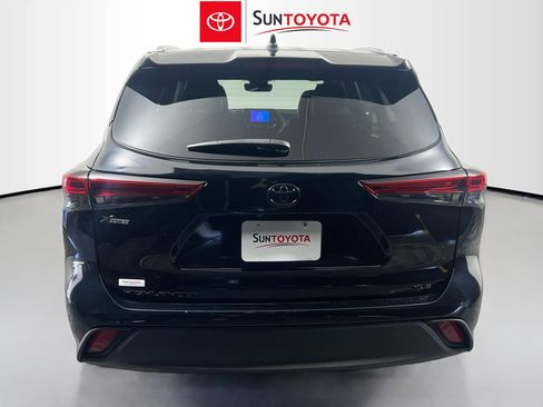 Used 2023 Toyota Highlander XLE image 5