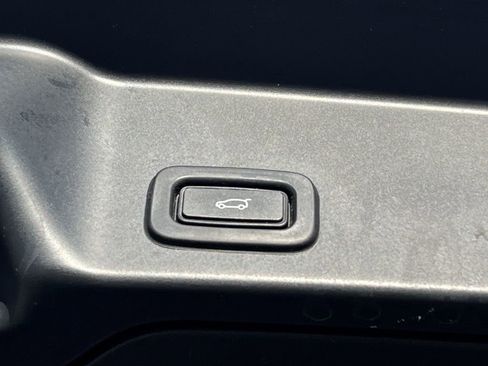 Used 2020 Land Rover Range Rover Evoque R-Dynamic SE image 18