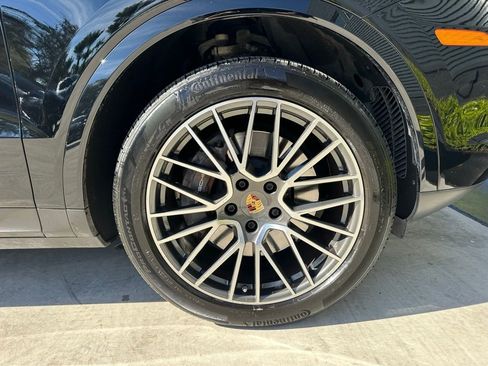 Used 2022 Porsche Cayenne Platinum Edition image 41