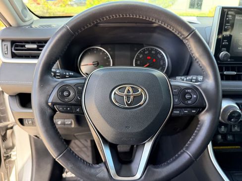 Used 2019 Toyota RAV4 XLE Premium image 31