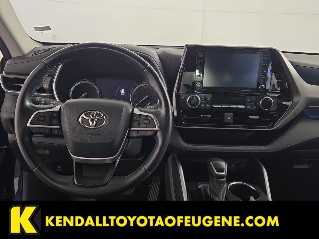 Used 2022 Toyota Highlander XLE AWD/4WD image 11