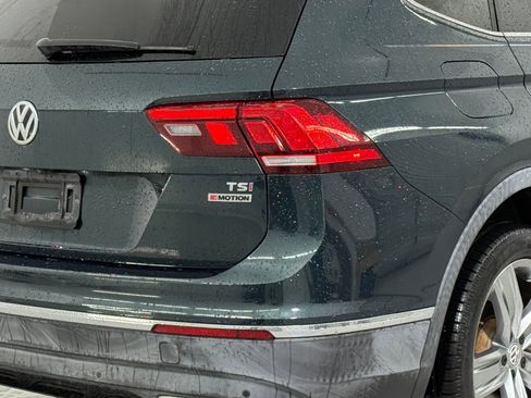 Used 2018 Volkswagen Tiguan SEL Premium image 12
