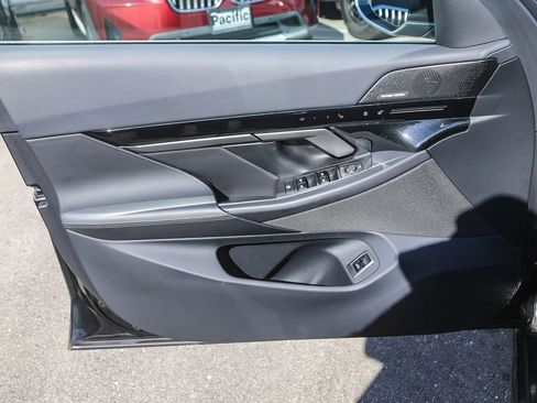 Certified 2025 BMW 530i RWD image 17