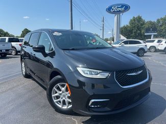 Used 2023 Chrysler Pacifica Touring-L image 1