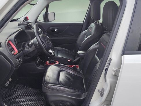 Used 2016 Jeep Renegade Trailhawk w/ Premium Trailhawk Package image 12