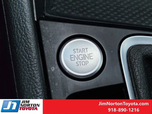 Used 2025 Volkswagen Jetta SE FWD image 22