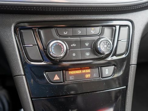 Used 2022 Buick Encore Preferred w/ Safety Package image 25