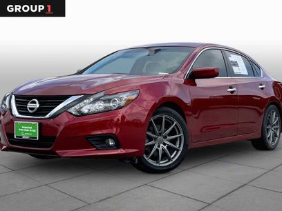 Used 2016 Nissan Altima 2.5 SR w/ LED Appearance Package