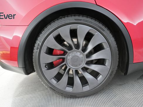 Used 2023 Tesla Model Y Long Range AWD/4WD image 9