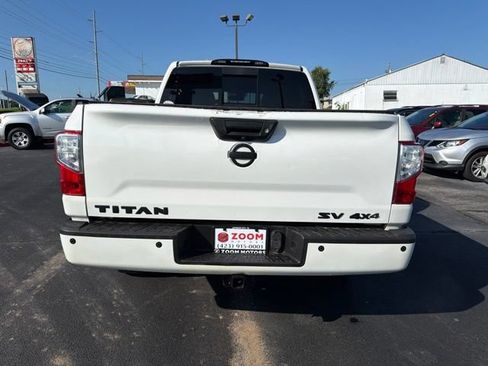 Used 2019 Nissan Titan SV w/ SV Convenience Package AWD/4WD image 7