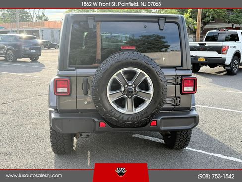 Used 2018 Jeep Wrangler Unlimited Sahara AWD/4WD image 5