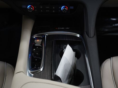 Used 2023 Buick Enclave Avenir image 16