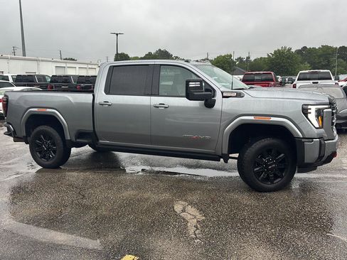 Used 2024 GMC Sierra 2500 AT4 w/ AT4 Premium Plus Package AWD/4WD image 8