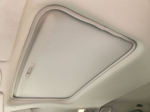 Used 2025 Toyota Sienna XLE FWD image 36
