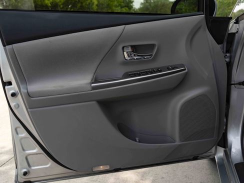 Used 2017 Toyota Prius V Three image 36