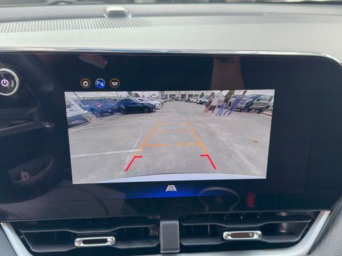 Used 2026 Chevrolet Equinox LT FWD image 24