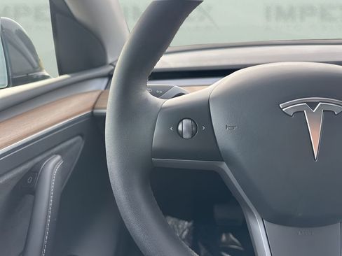 Used 2023 Tesla Model Y Long Range image 15