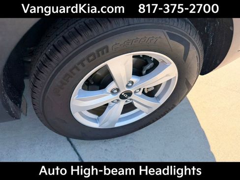 Used 2023 Kia Sorento LX image 9