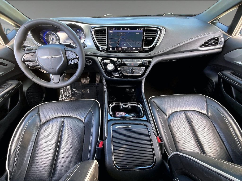 Used 2025 Chrysler Pacifica Limited FWD image 21