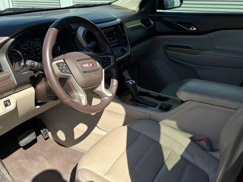 Used 2017 GMC Acadia Denali w/ Technology Package FWD image 10
