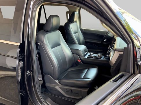 Used 2024 Ford Expedition Max XLT AWD/4WD image 9
