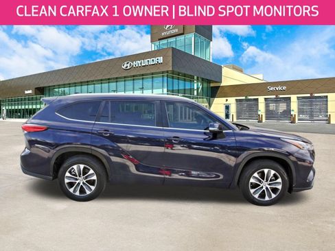 Used 2023 Toyota Highlander XLE FWD image 4