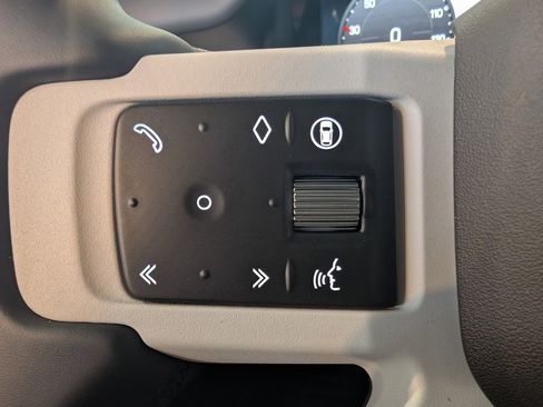 New 2025 Land Rover Defender 110 S image 17