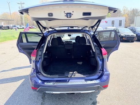 Used 2018 Nissan Rogue SV image 27