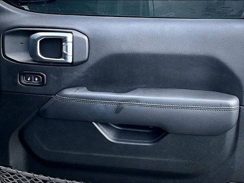 Used 2023 Jeep Wrangler Unlimited Sahara image 23