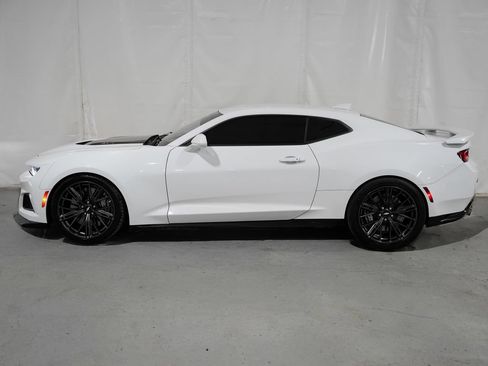 Used 2018 Chevrolet Camaro ZL1 RWD image 2