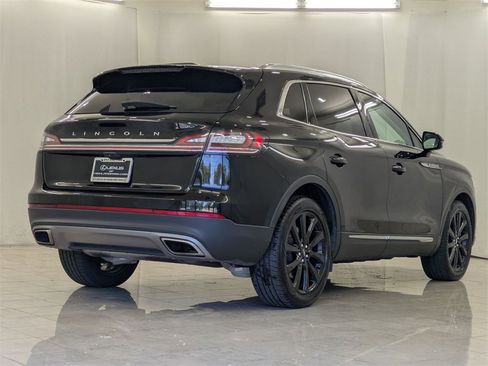 Used 2021 Lincoln Nautilus Reserve w/ Monochromatic Package image 9