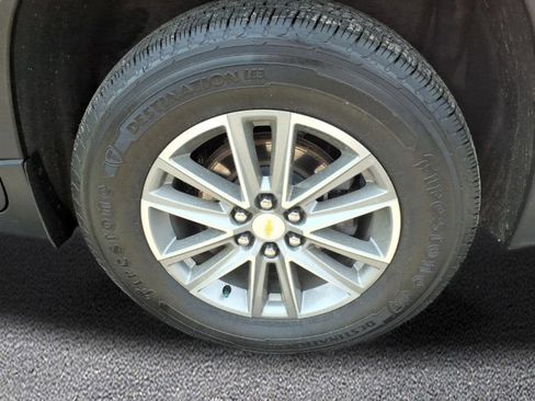 Used 2023 Chevrolet Traverse LT w/ LPO, Floor Liner Package AWD/4WD image 9