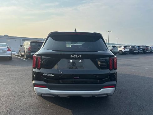 Certified 2025 Kia Sorento LX FWD image 4