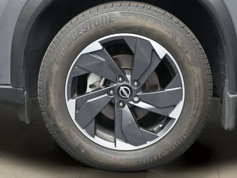 Certified 2024 Nissan Rogue SV FWD image 20