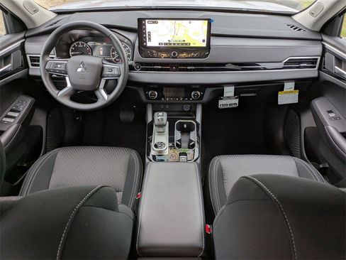 New 2025 Mitsubishi Outlander ES image 14