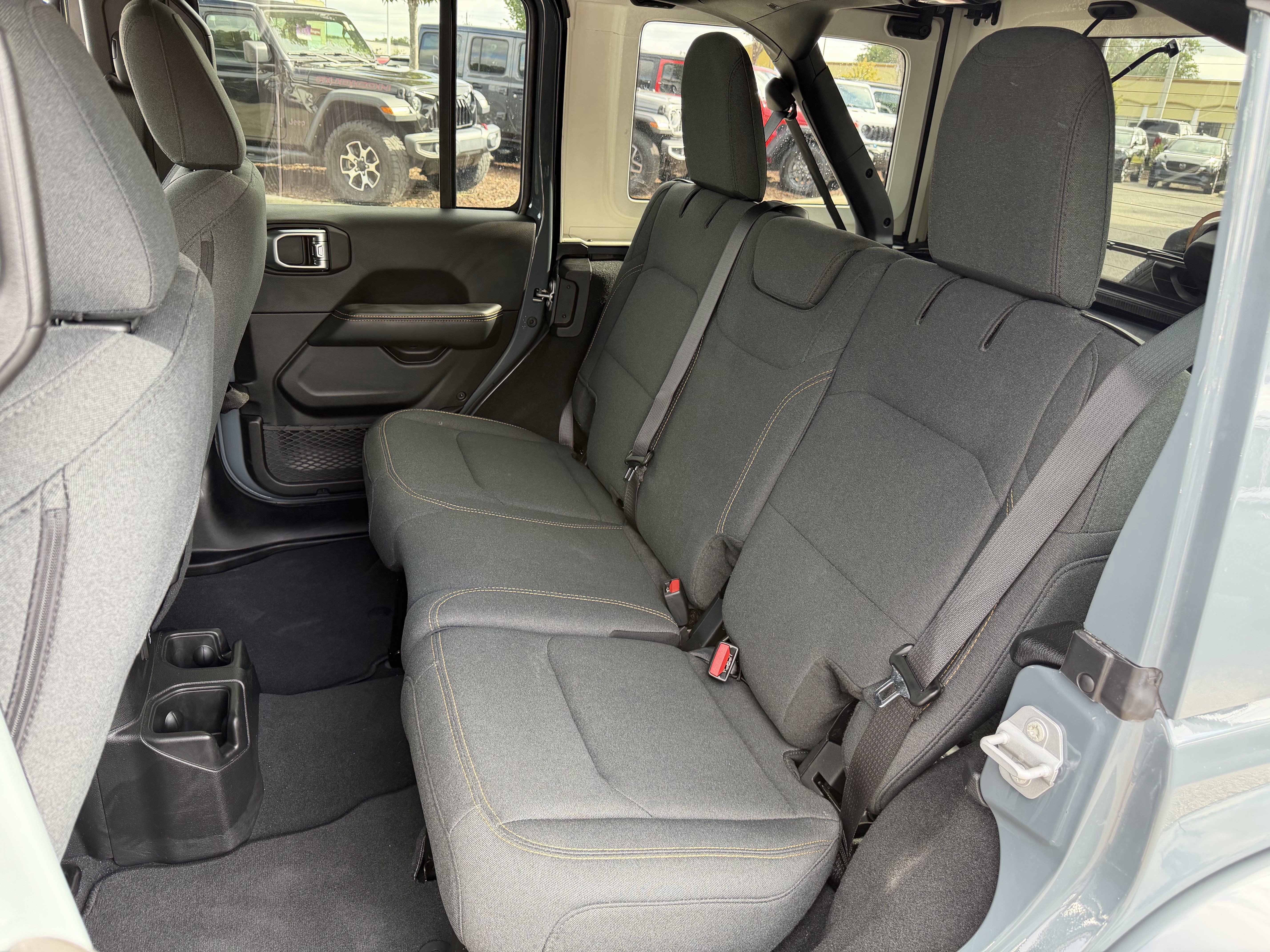 Used 2026 Jeep Wrangler Unlimited Sahara AWD/4WD image 33