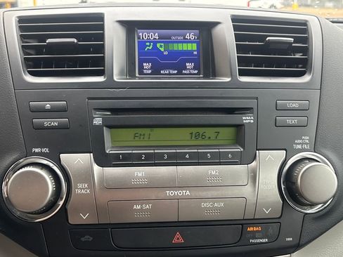 Used 2010 Toyota Highlander SE image 12