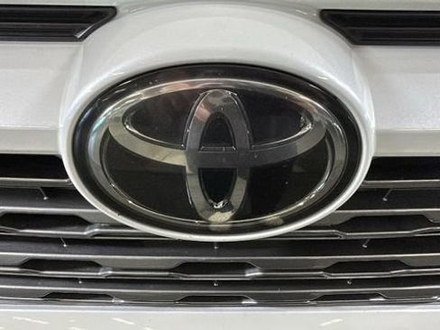 Used 2019 Toyota RAV4 Limited AWD/4WD image 8