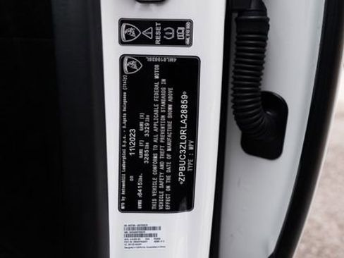 Used 2024 Lamborghini Urus Performante image 38