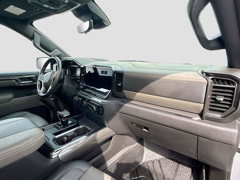 Used 2023 Chevrolet Silverado 1500 ZR2 w/ Technology Package image 32