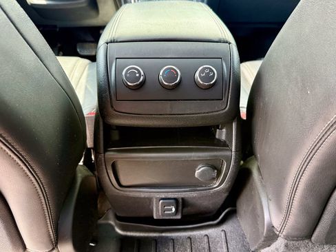 Used 2017 Buick Enclave Leather AWD/4WD image 38