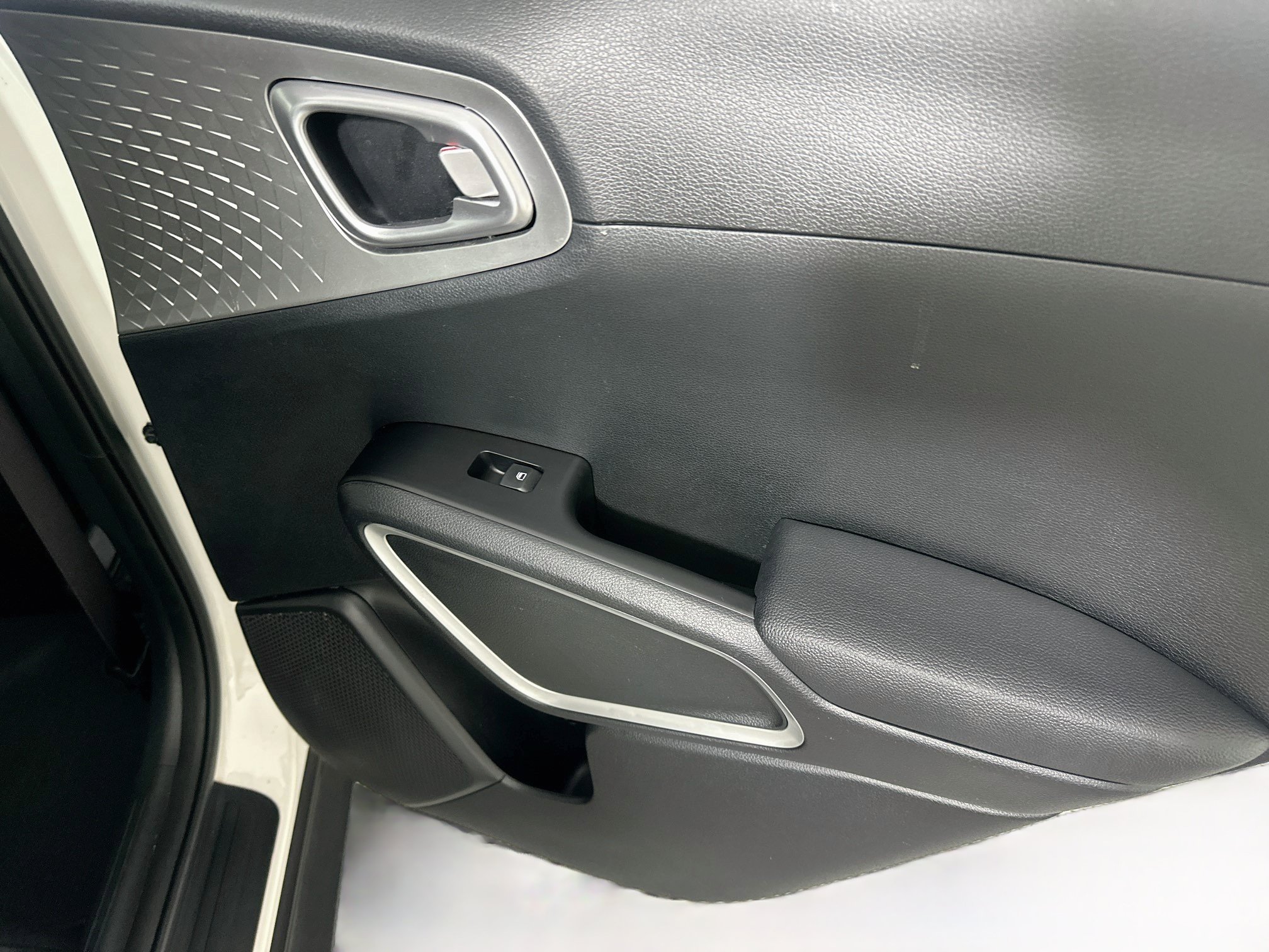 Used 2025 Kia Soul LX w/ LX Technology Package FWD image 27
