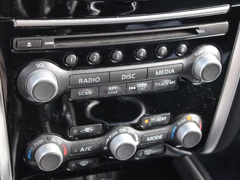 Used 2018 Nissan Pathfinder SV image 36